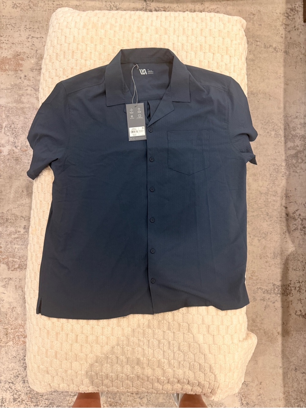 Men's Short-Sleeve Navy Button-Down Shirt with Chest Pocket